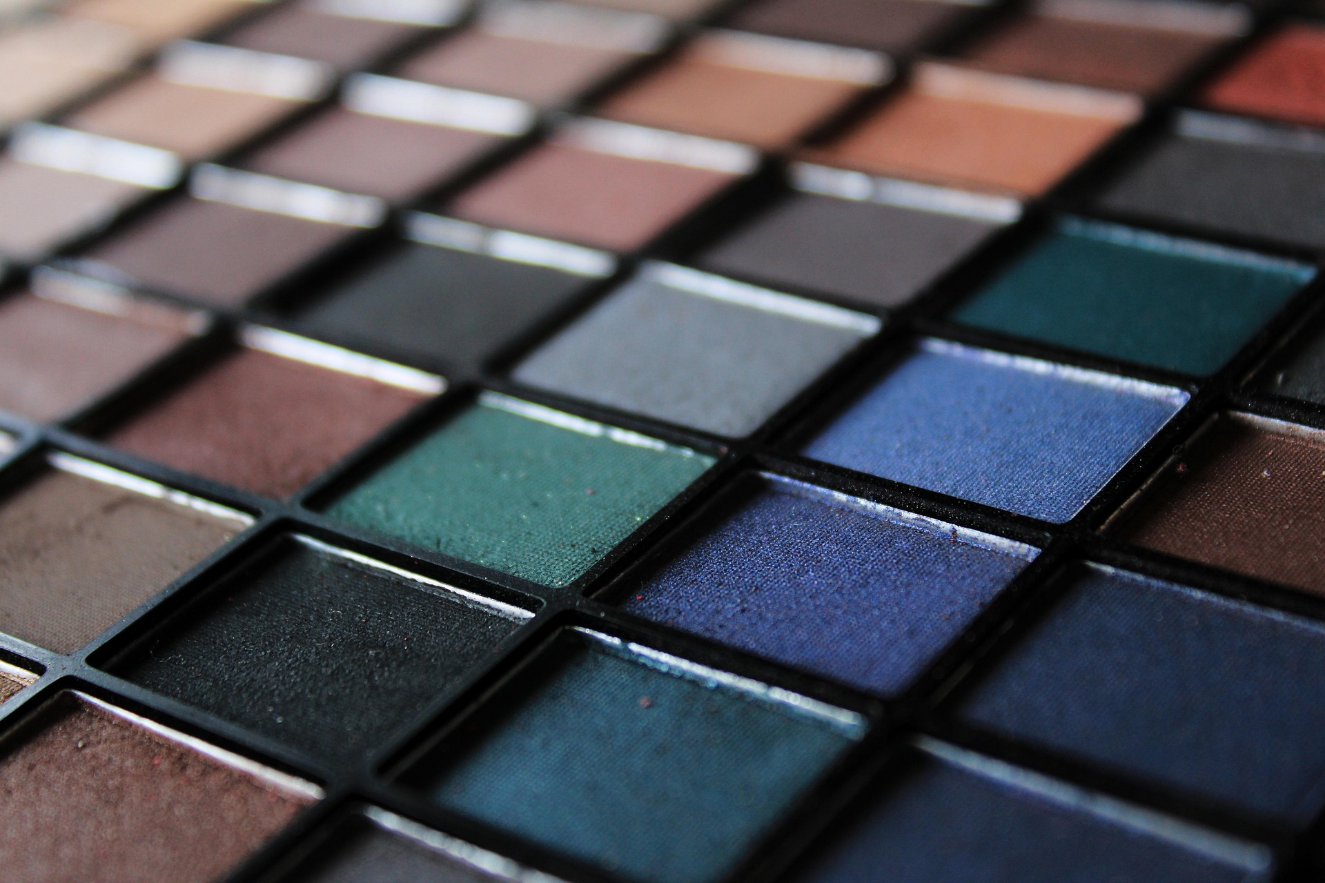 How to apply shimmer on face